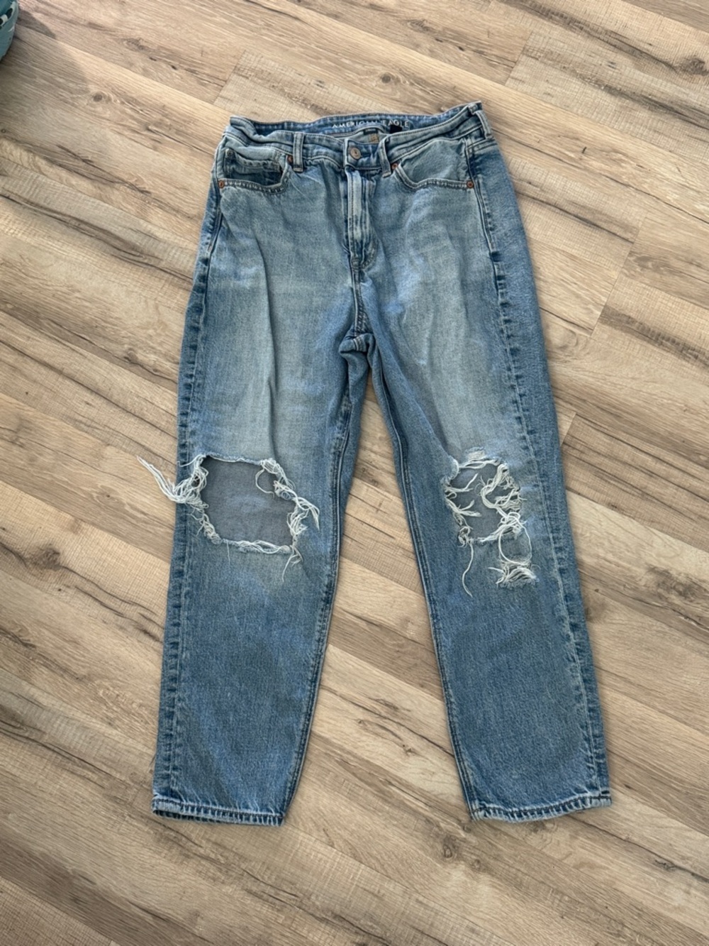 American Eagle - Strigid -Distressed Light Blue Straight-Leg Jeans